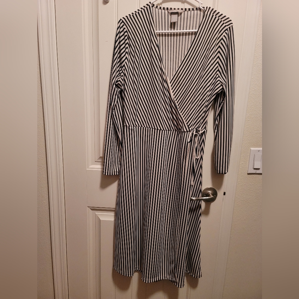 H&M black and white dress LARGE